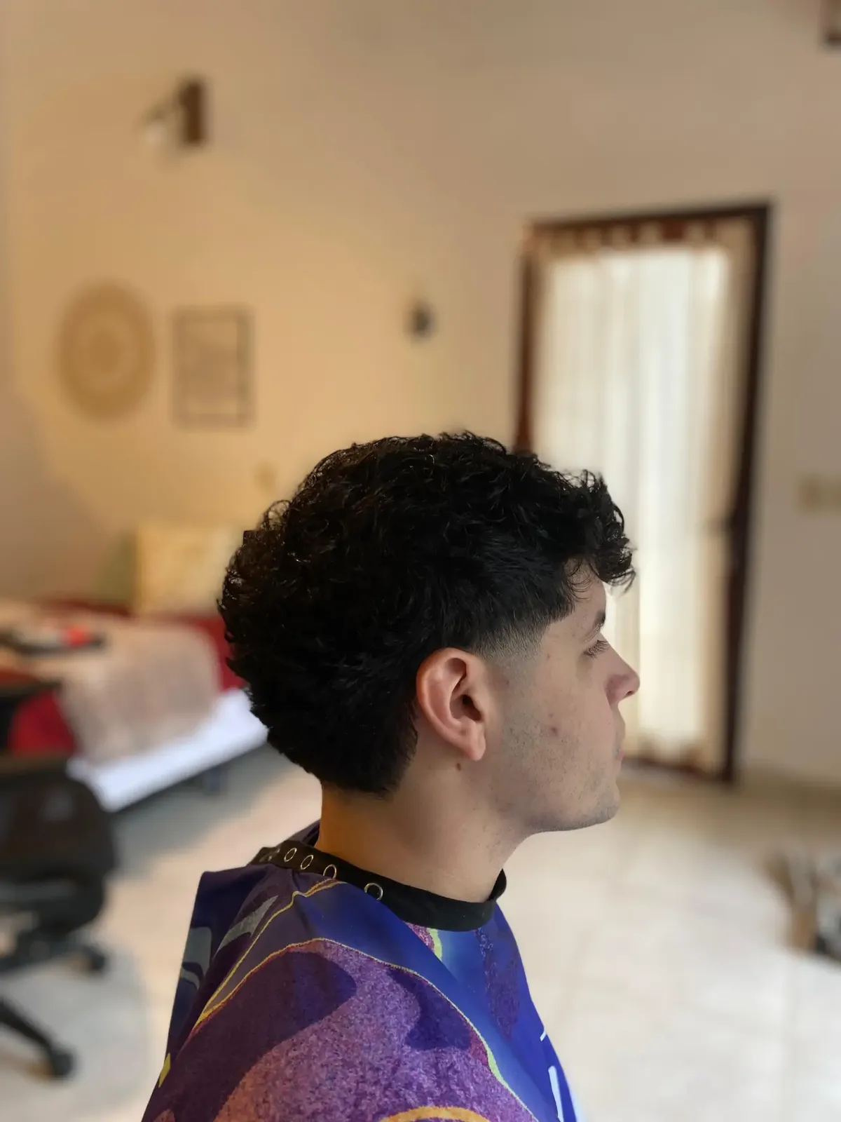 Corte rizado con degradado lateral definido